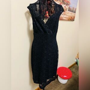 Roz & Ali Black and Red Sheath Dress V-Neck Cap Sleeve